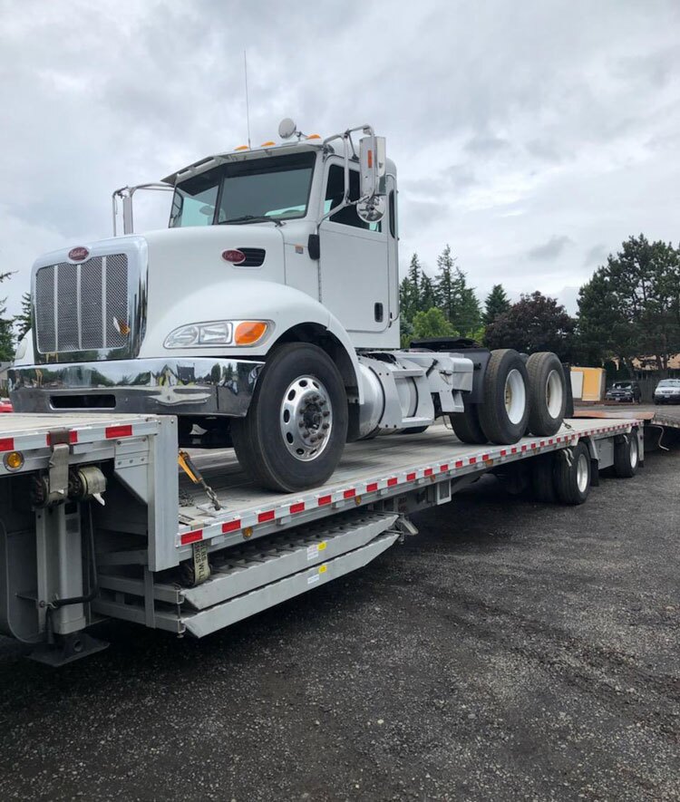 Arizona Truck Driveaway, transport a white truck to Arizona