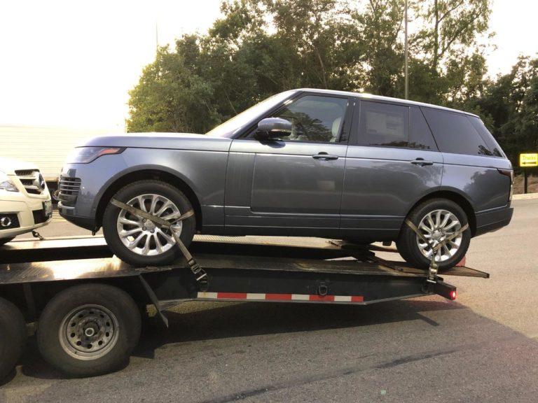 grey range rover being loaded on transport trailer for autotransport.com for wyoming driveaway services