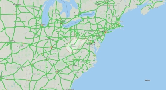 Traffic congestion map of the eastern United States and part of Canada, with green lines for free-flowing traffic and red lines for heavy congestion.