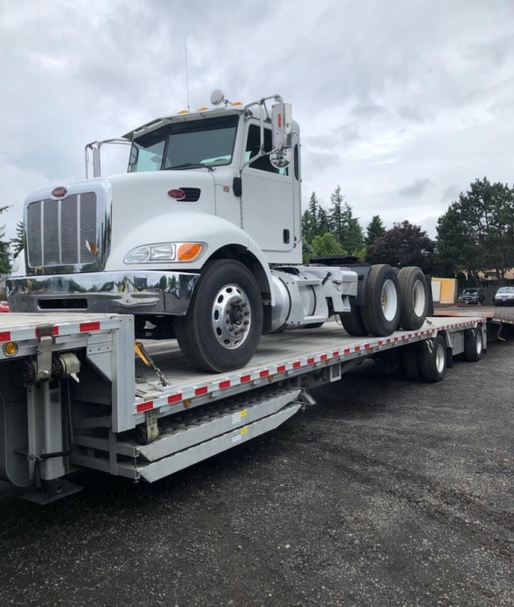 Arizona Truck Driveaway, transport a white truck to Arizona