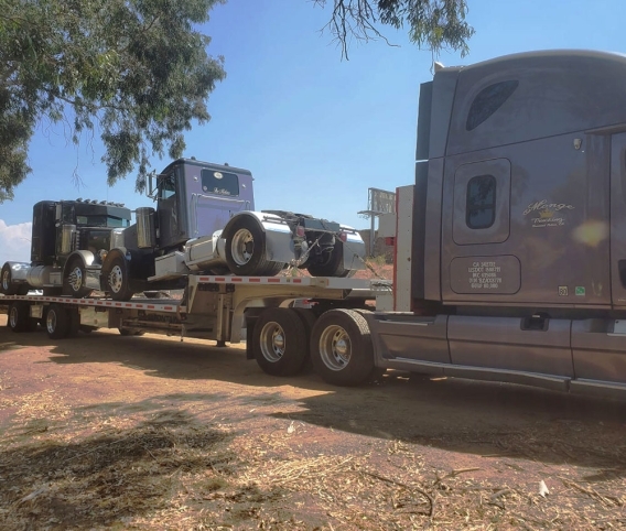 Semi truck transport solutions in Milwaukee, WI for commercial needs