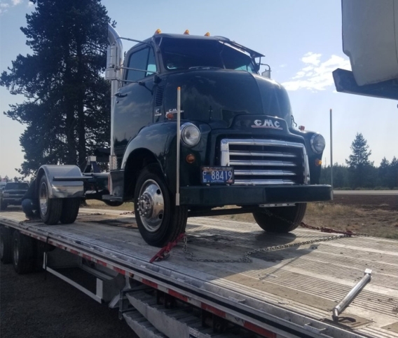 Semi truck transport services in Santa Ana, CA for logistics operations