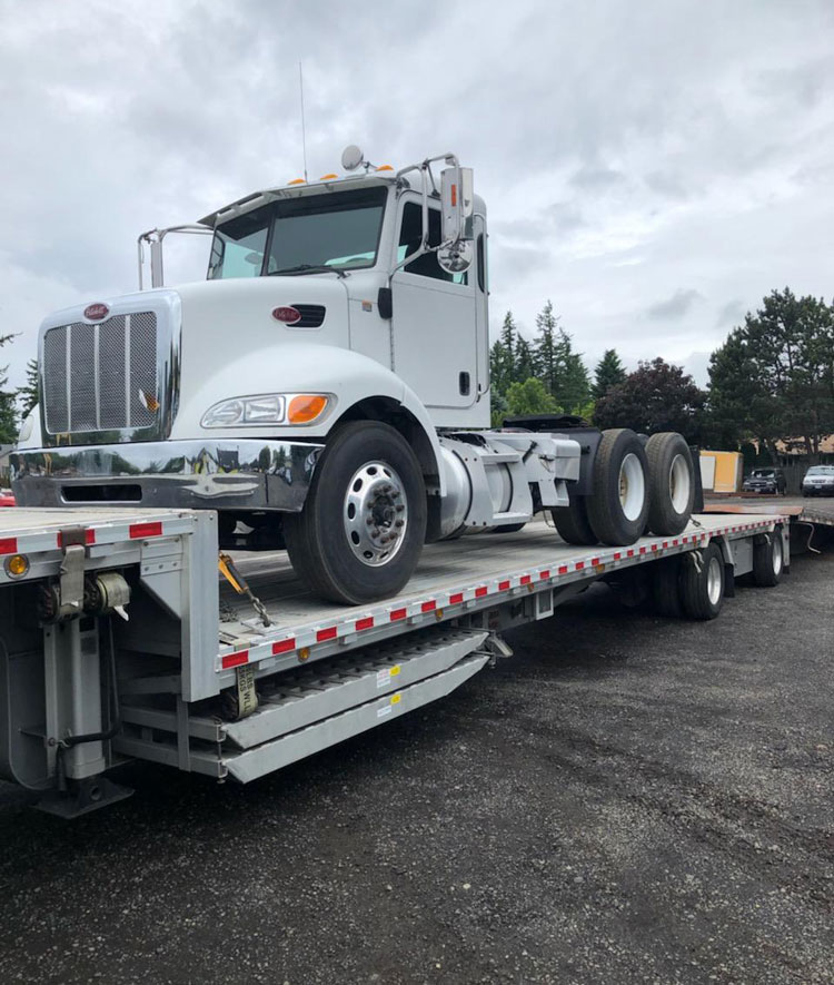 Arizona Truck Driveaway, transport a white truck to Arizona